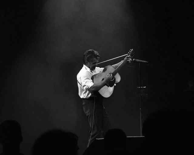 JM_tourpage_blackandwhite.jpg JM_tourpage_blackandwhite.jpg