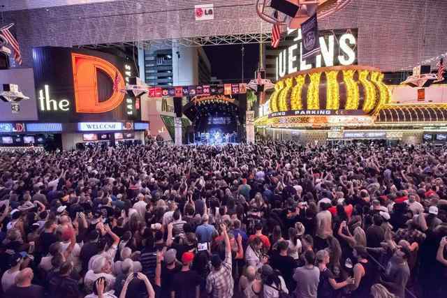 Smash Mouth  Fremont Street Experience