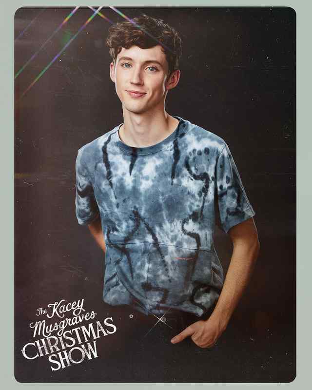 KMCS_PolaroidHeroSolos_Troye2_1080x1350.jpg KMCS_PolaroidHeroSolos_Troye2_1080x1350.jpg