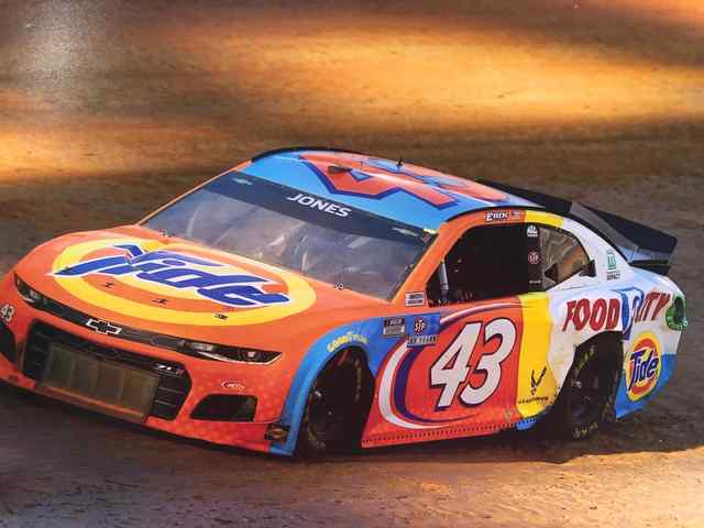 erik_jones_dirt_track_at_bristol_april_2021_5347_1625149209.jpg erik_jones_dirt_track_at_bristol_april_2021_5347_1625149209.jpg