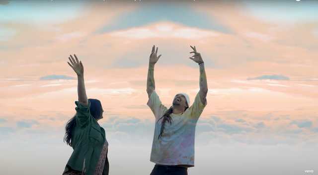 “HANDS UP TO THE SKY” OFFICIAL MUSIC VIDEO – OUT NOW!
