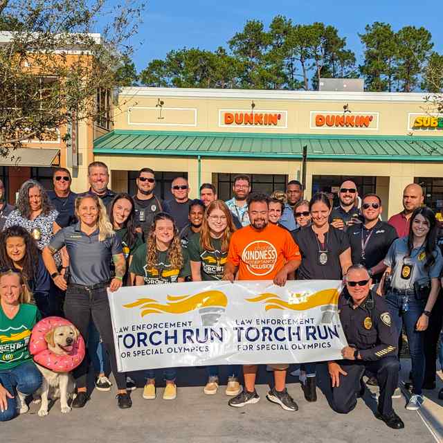 La policía de la UCF y Dunkin' se unen