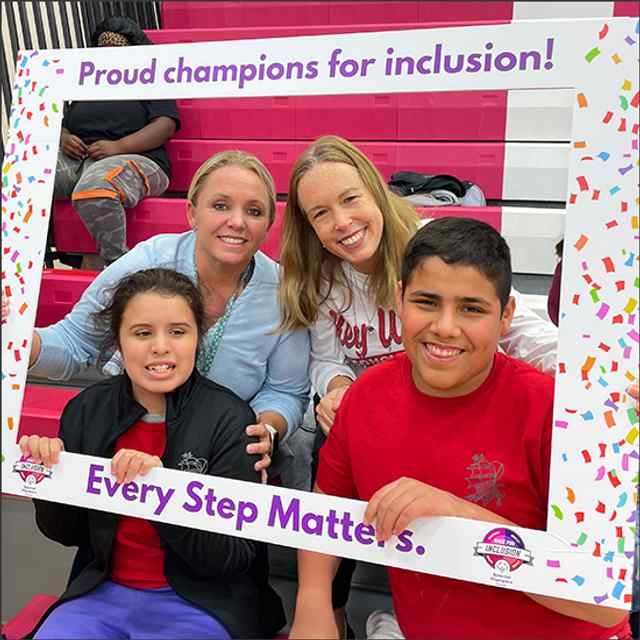 Apoiando a inclusão em Gainesville e nas escolas da Flórida