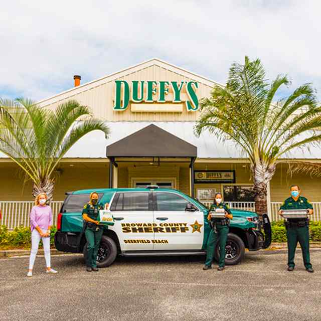 Biwo Broward County Sheriff la ak espò Grill Duffy a delivre manje midi