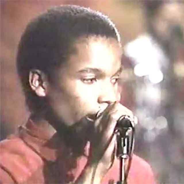 Performs "Look Whose Dancing" on Arsenio