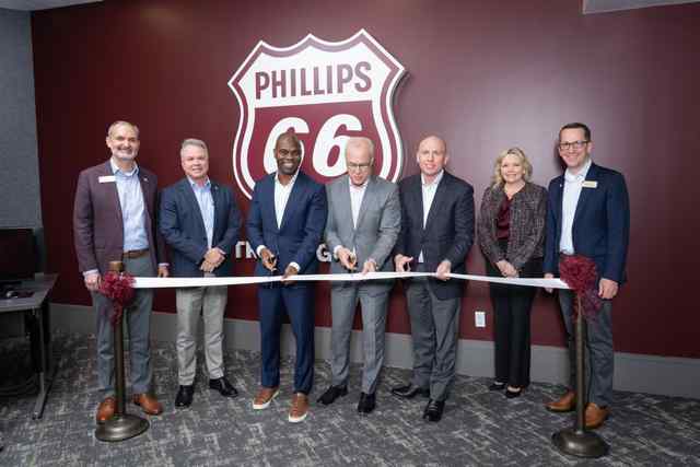 Mays Celebrates a Renovated Phillips 66 Trading Room