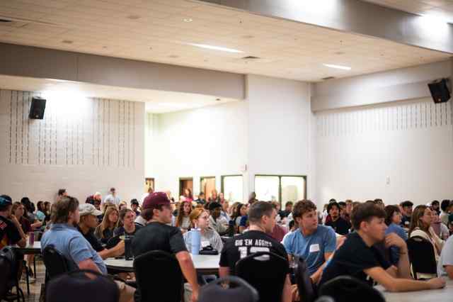 200 members of our student staff gather to attend Student Leadership Training,