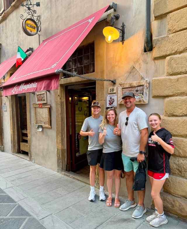 Aggies find pizzeria in Italy!