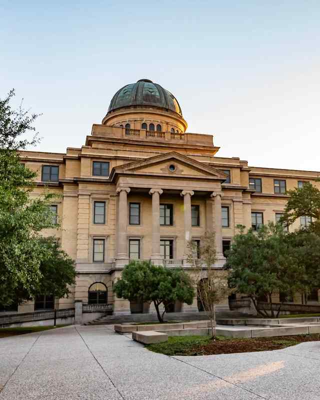 Texas A&M's Academic Building will have its iconic dome removed