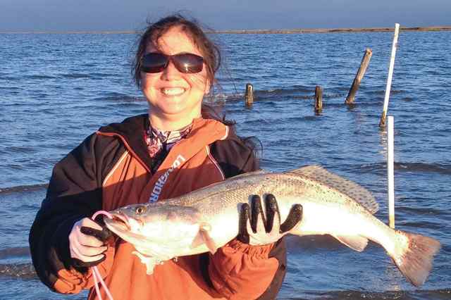 Yvonne Rocha Matagorda27&quot; 6 lb trout