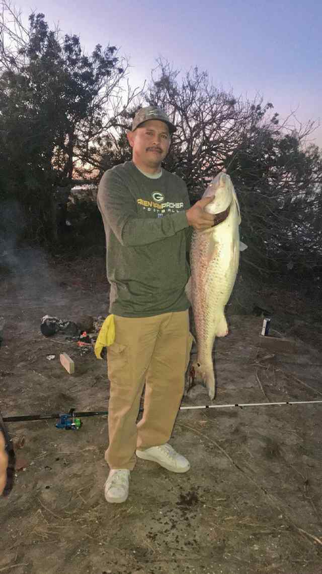 Hector Ortiz Aransas Pass - 38" bull red