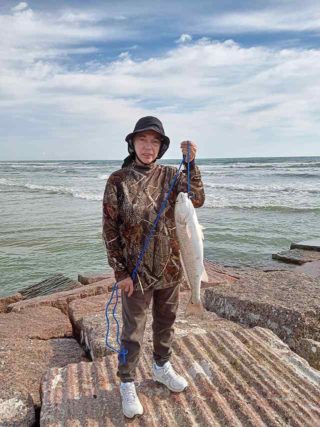 Maria Morones Aransas Pass jetties - 25" redfish