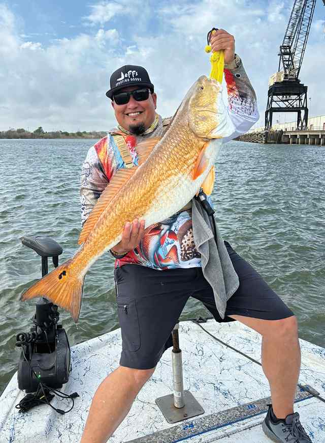 Rich Gonzales Sabine Pass, Port Arthur - 36" bull red CPR, caught on live shrimp