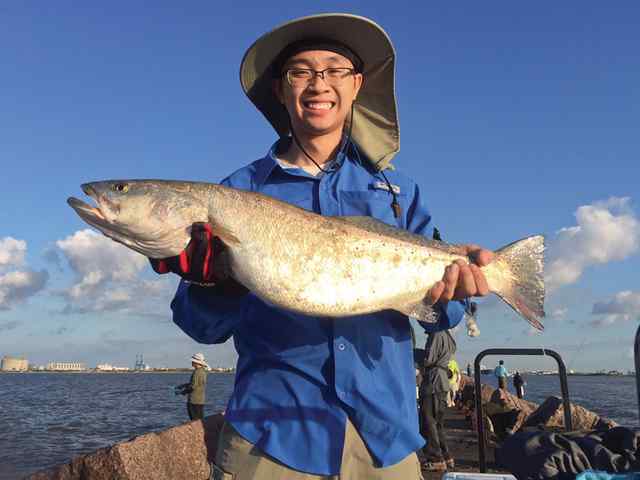 Viet Dinh Quintana Jetties27&quot; 8.3 lb trout