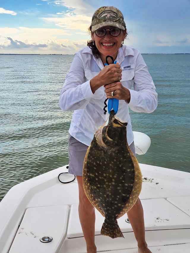 Mireyda Briggs East Galveston Bay - 25.5" 7 lb personal best flounder! Caught on a popping cork with a shrimp