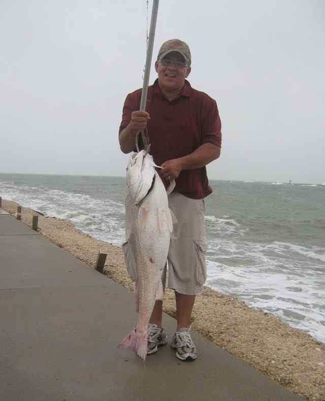 Jose Ribeiro Surfside jetties3.5' 28lb redfish