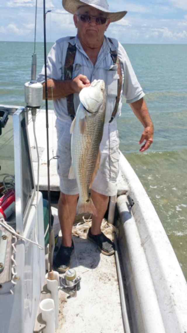 Dan Dybala San Antonio Bay - 32" redfish CPR
