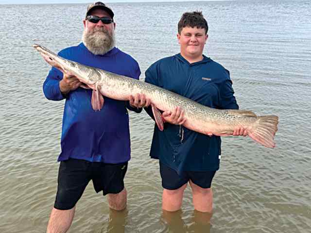 Mason Fullenwider Magnolia Beach - 5' 50 lb gar, caught on cut mullet
