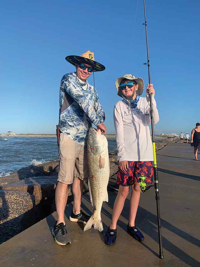 Rylan Hamilton Port Aransas - 43" bull red CPR, caught on a 3 drip rig using live shrimp & croaker