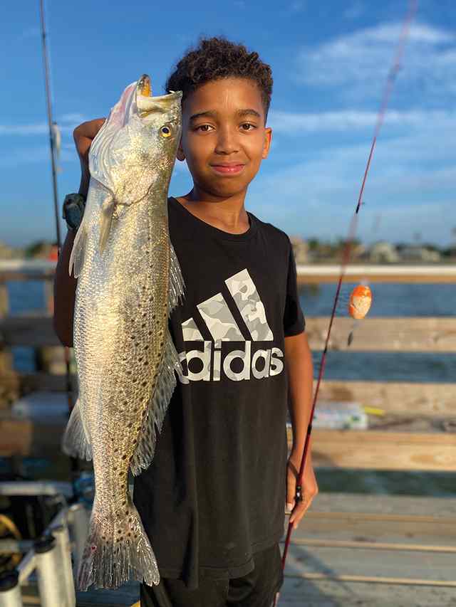 Madix Diaz San Leon - 23" speckled trout, caught on live shrimp