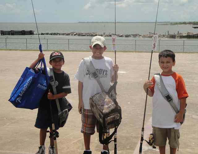Lupe Robles Jr, Raygan Longoria, & Noah Hambrick Port LavacaWinnings from 9th annual Hard Head Derby Tournament
