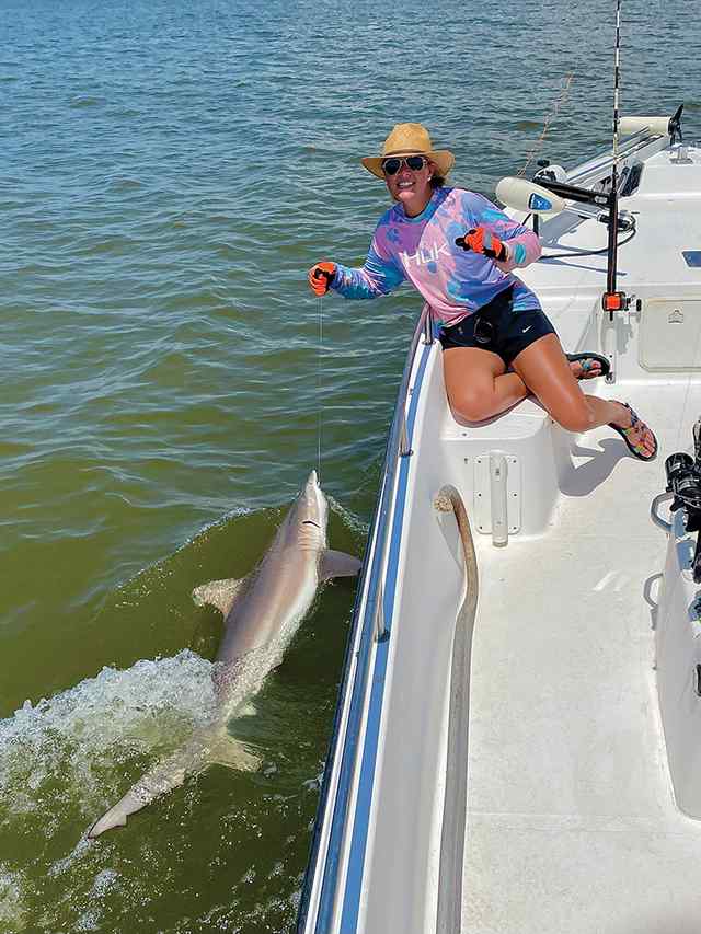 Ava Lexis Sabine Pass (offshore) - 7' spinner shark