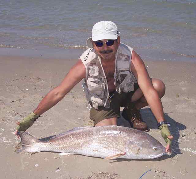 Guadalupe Navarro oversize red