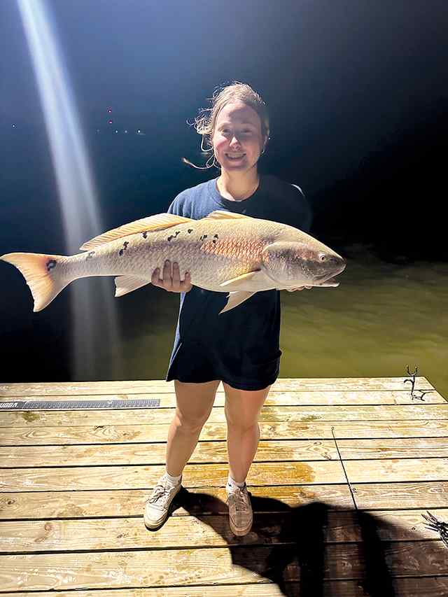 Alexandra Lawther Trinity Bay, Beach City - 37" bull red