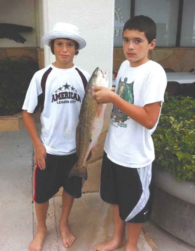 Matt Serrano & Dawson Nunez Kemah29&quot; 8lb redfish