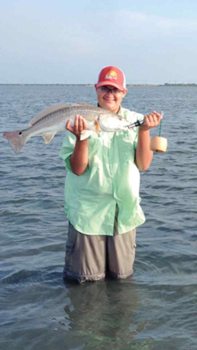 Cristian Villanueva Redfish Bay27&quot; first kayak redfish!