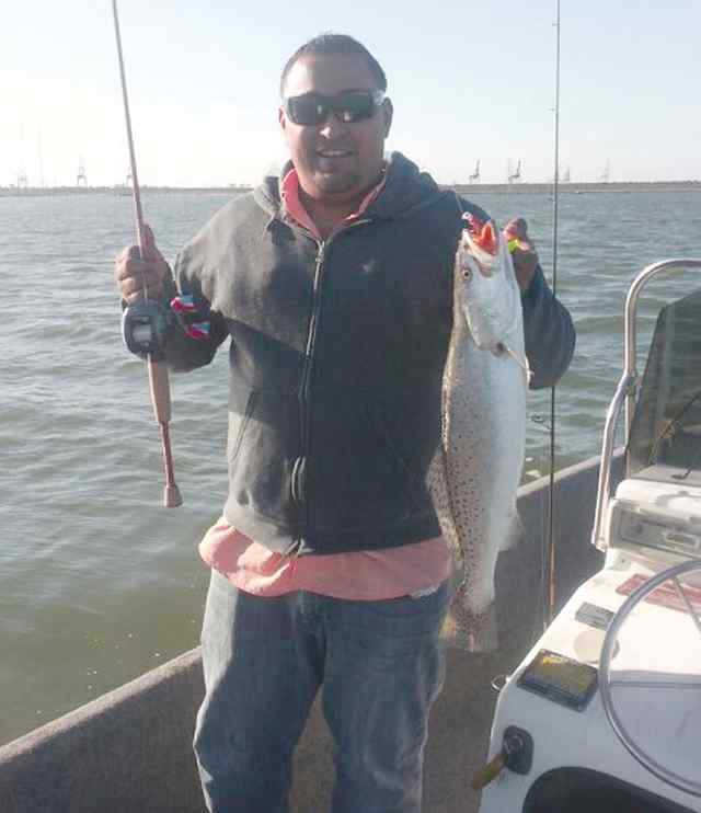 Pablo Covarrubias Baytown24&quot; trout