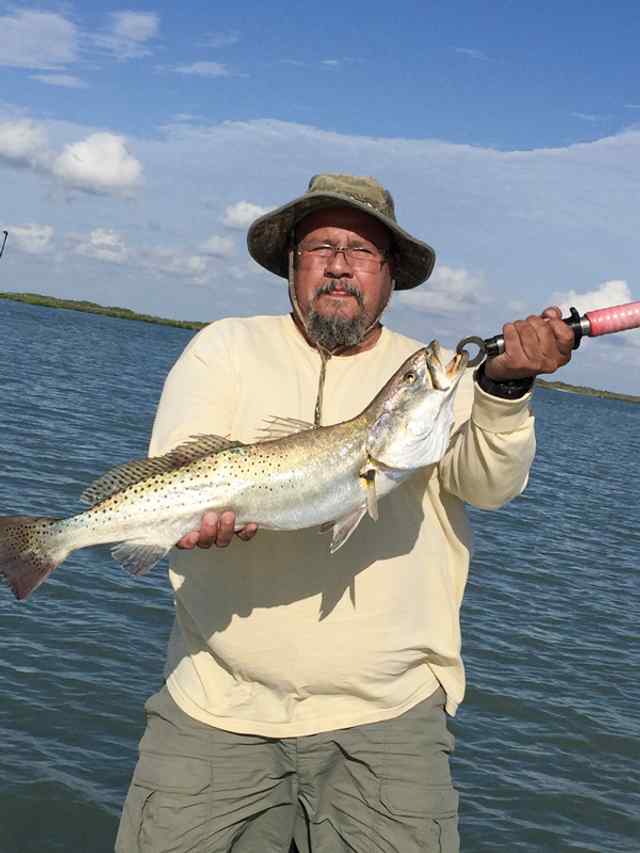 Roberto Loya Arroyo City - 28" personal best trout!
