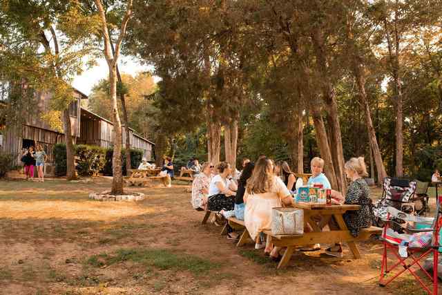 Arrington_Vineyards_nashville_wine_benches.jpeg Arrington_Vineyards_nashville_wine_benches.jpeg