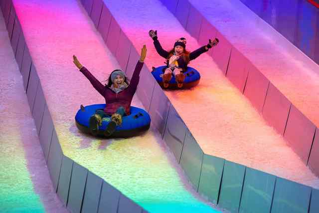 Gaylord Opryland family_tubing.jpeg Gaylord Opryland family_tubing.jpeg