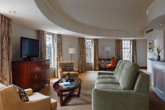 Gaylord Opryland junior_suite.jpeg Gaylord Opryland junior_suite.jpeg