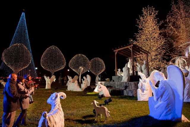 Gaylord Opryland outdoor_nativity_display.jpeg Gaylord Opryland outdoor_nativity_display.jpeg