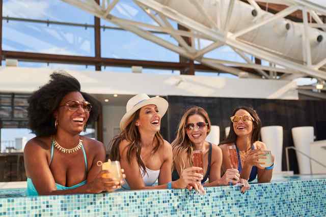 Gaylord Opryland status_cymbal_adult_pool.jpeg Gaylord Opryland status_cymbal_adult_pool.jpeg