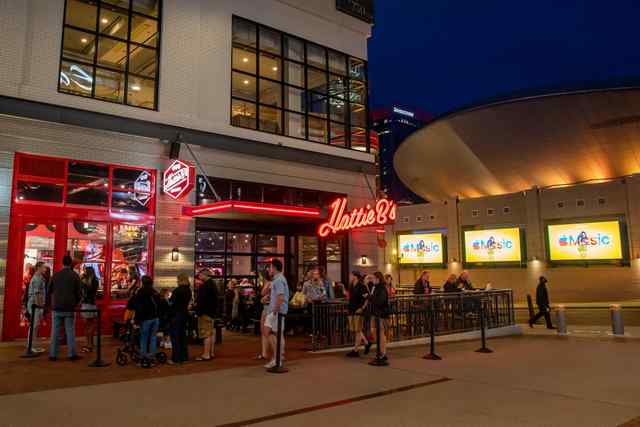 Hattie bs nashville downtown broadway outside bridgestone arena.jpeg Hattie bs nashville downtown broadway outside bridgestone arena.jpeg