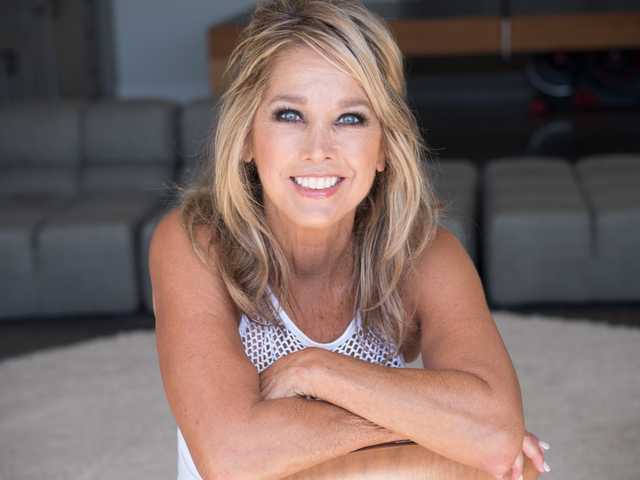 4 Ways to Look & Feel Younger, Naturally!